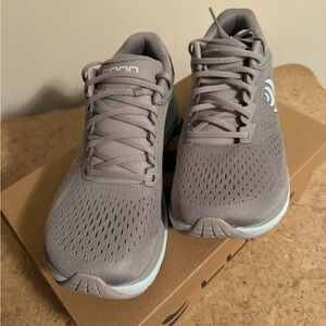 Woman’s Running Shoes Topo Phamtom 3